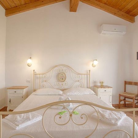Agriturismo Mieleamaro Villa Olbia Luaran gambar