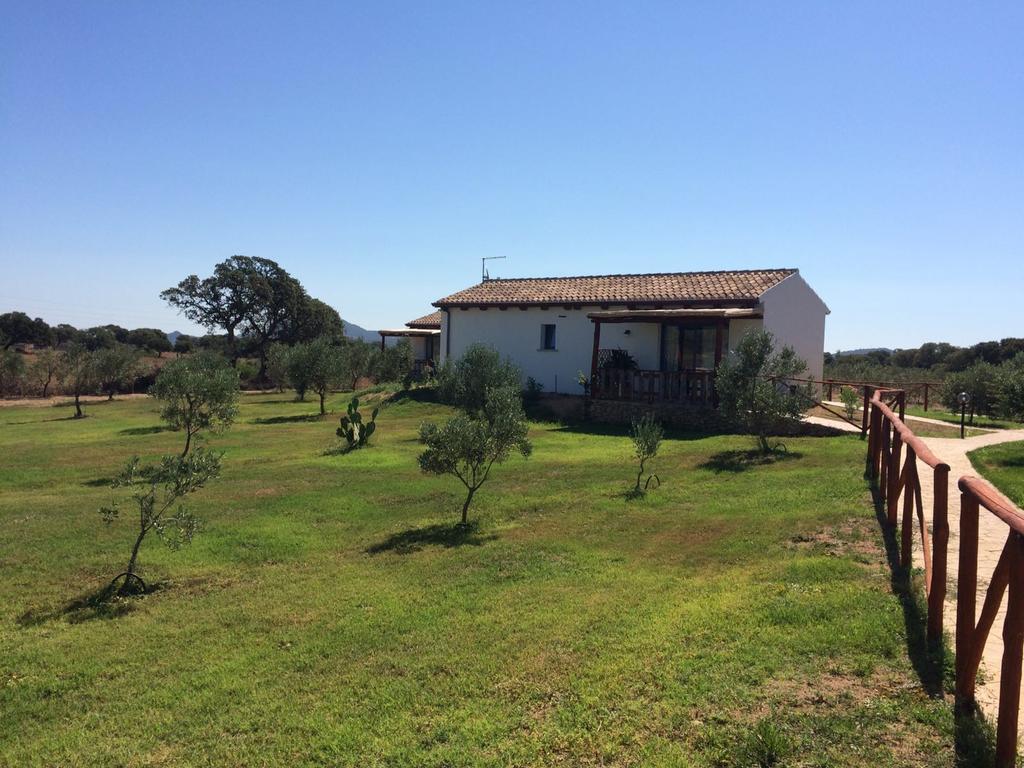 Agriturismo Mieleamaro Villa Olbia Luaran gambar