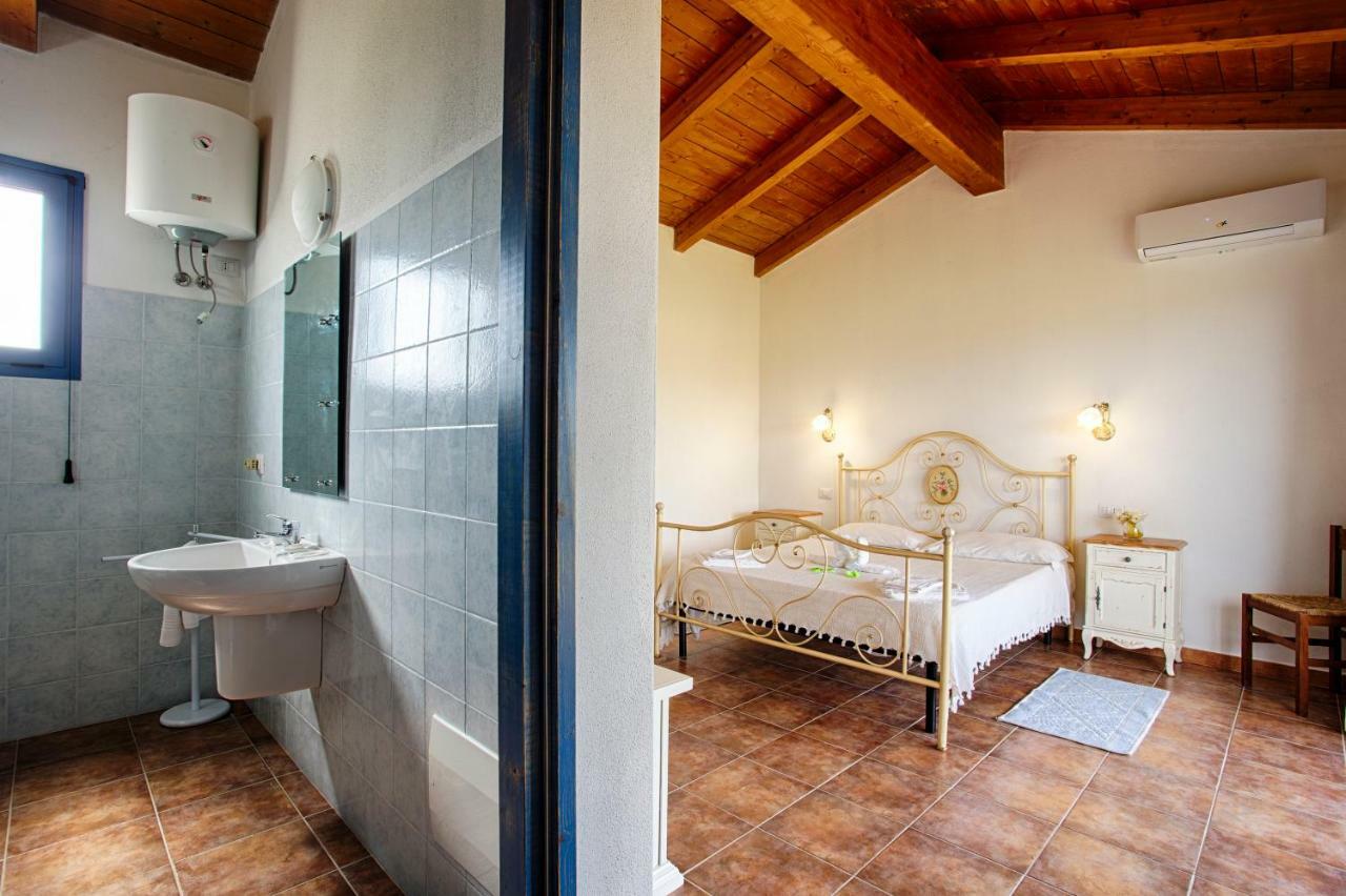 Agriturismo Mieleamaro Villa Olbia Luaran gambar
