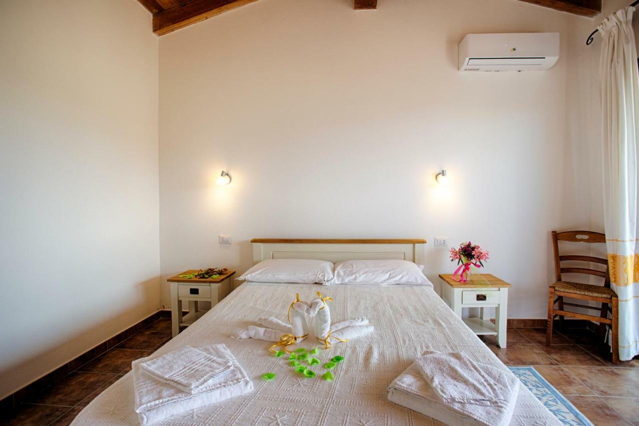 Agriturismo Mieleamaro Villa Olbia Luaran gambar